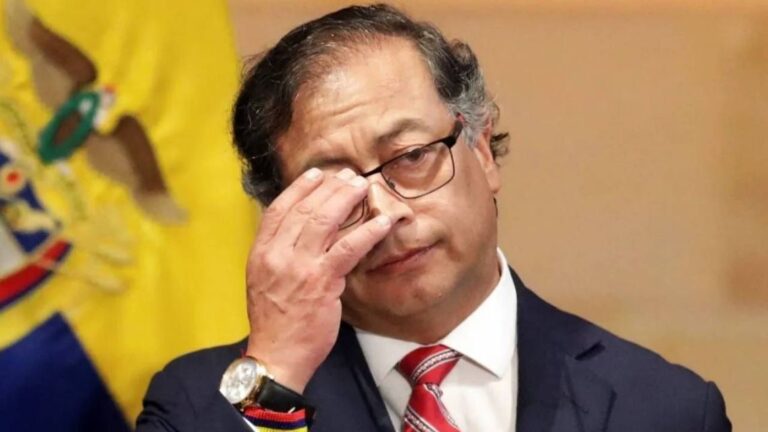 Gustavo Petro revela sus cuentas bancarias para desmentir vínculos con el narcotráfico y sorprende con visita a club de striptease