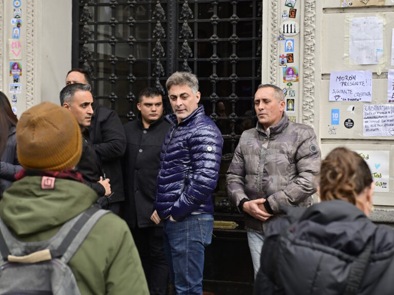 Custodia de Cristina vigila sus dos casas vacías en el Sur mientras ella permanece en prisión