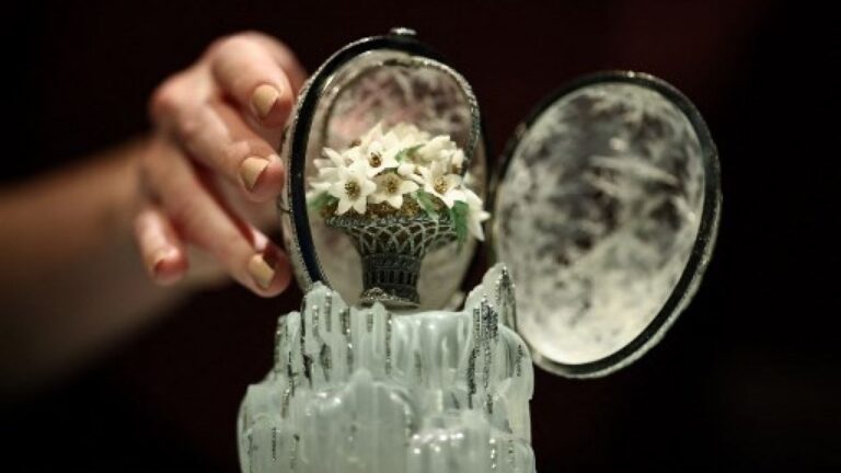 Huevo de Invierno de Fabergé se subasta en Londres por 25 millones de dólares