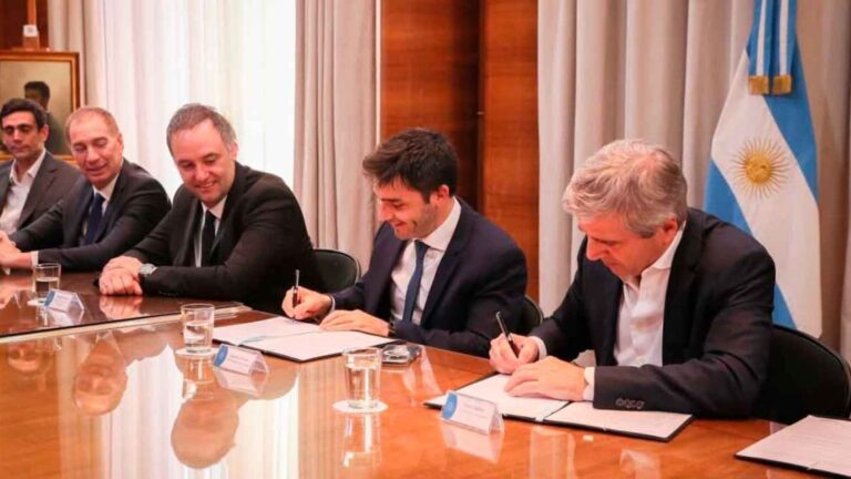 El Gobierno suprime retenciones a exportaciones de petróleo