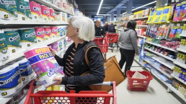Inflación a 12 meses en descenso, pero persiste la brecha social