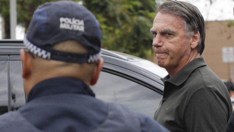 Bolsonaro encarcelado en Brasil: intentó romper su tobillera electrónica para escapar