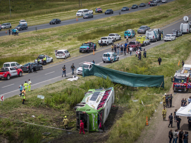 Un Testigo Revela Su Experiencia Tras el Volcamiento del Micro en Ruta 2