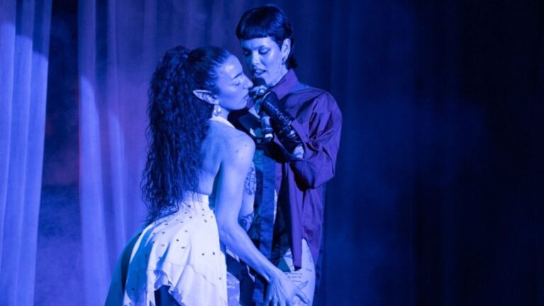 Una Cena Secreta: Gastronomía, Erotismo y Música en Vivo en un Espectáculo Sensorial