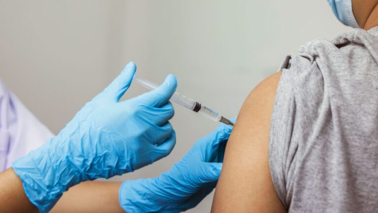 Especialistas alertan: Aumento de casos de COVID-19 y bajo número de test