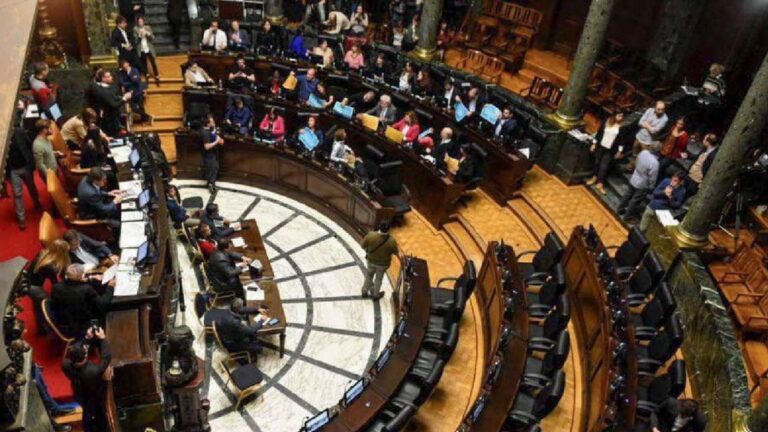 La Legislatura Bonaerense Debate Presupuesto y Ley Fiscal, pero Aplaza Endeudamiento