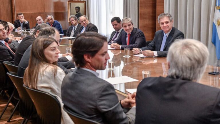 Caputo promete a empresarios británicos: ‘2026 será un año espectacular’