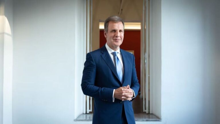 Redrado Urge a Implementar un Plan Cambiario: ‘Sin Eliminar Restricciones, No Habrá Inversiones ni Crédito’