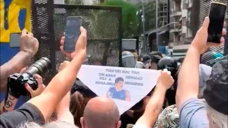 Jubilados exigen un haber mínimo de $1.250.000 en manifestación