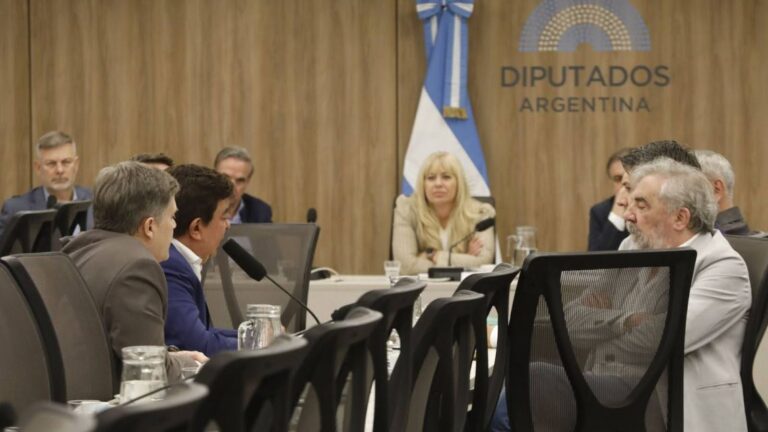 Fernando Espinoza alerta sobre el hambre en el país y solicita reducir el IVA a los municipios