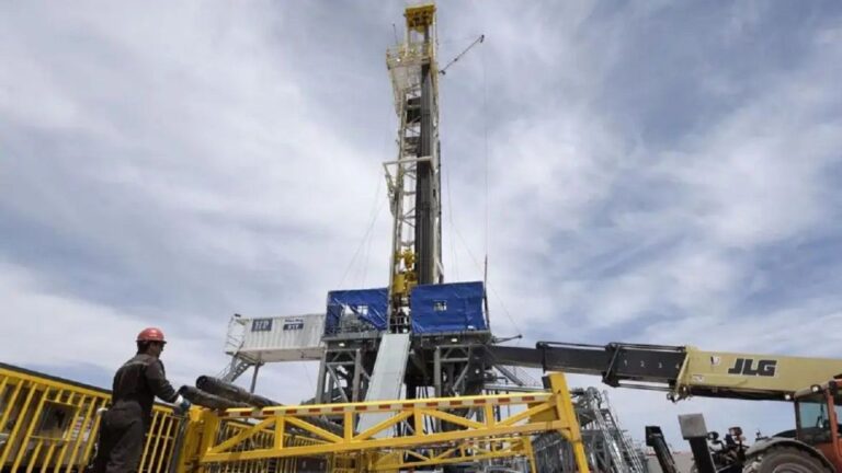 Chubut y Nación pactan reducción de retenciones al petróleo