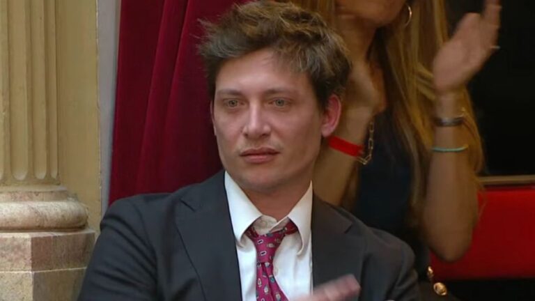 Santiago Caputo responde con ironía a las críticas sobre Javier Milei en el exterior