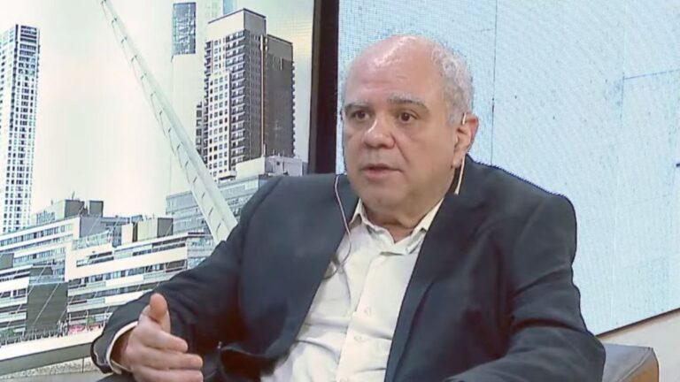 Santiago O’Donnell: «La información hoy supera al oro y las armas»