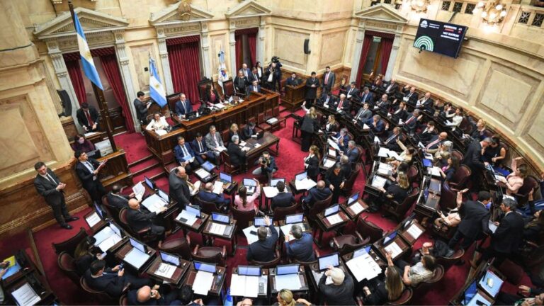 Todos los senadores electos juran el 26 de octubre, excepto Lorena Villaverde