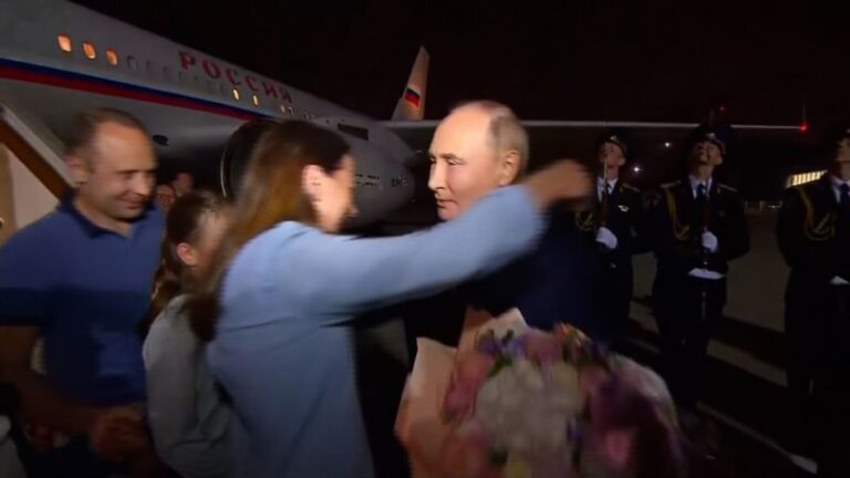 Hijos de espías rusos liberados: hablan español y desconocían su origen, según el Kremlin