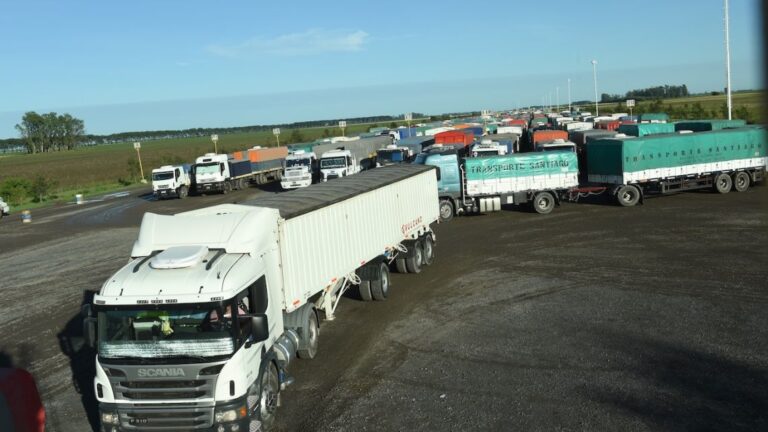 El Gobierno Suprime Aranceles para el Transporte de Cargas y Pasajeros