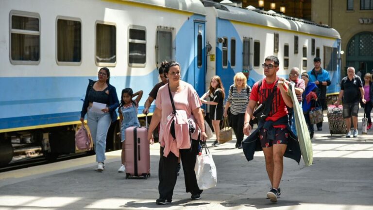 ¡Aprovecha el fin de semana largo! Pasajes de tren desde $22 mil para el Día de la Soberanía.