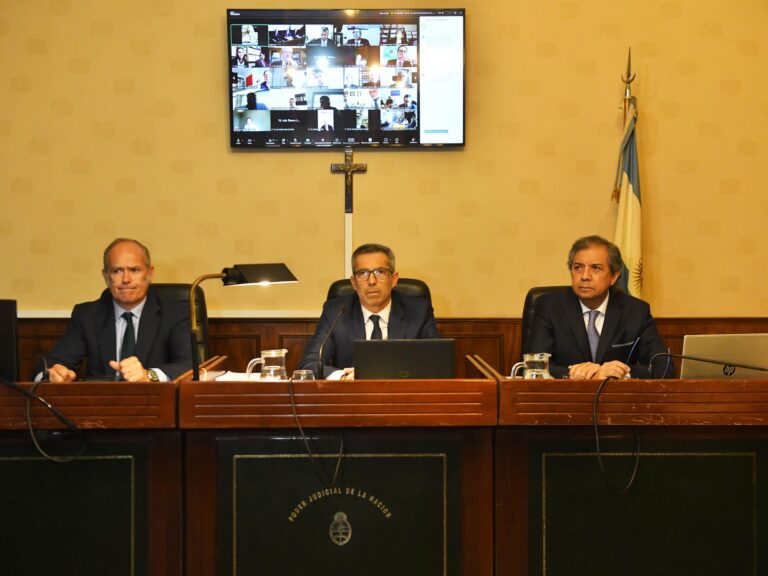 El Tribunal Oral 7 mantendrá las audiencias virtuales en el juicio de Cuadernos a pesar de la controversia