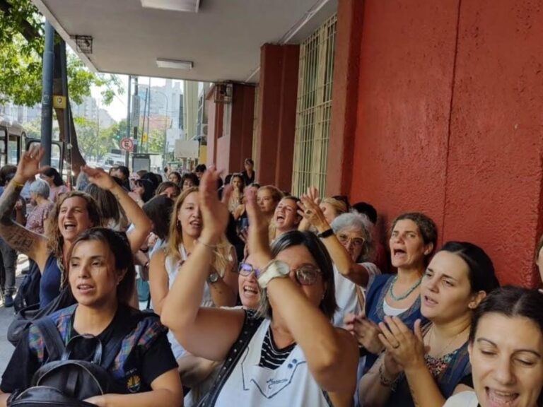 Docentes de las Fuerzas Armadas rechazan aumento salarial del Gobierno: ‘Es indignante’