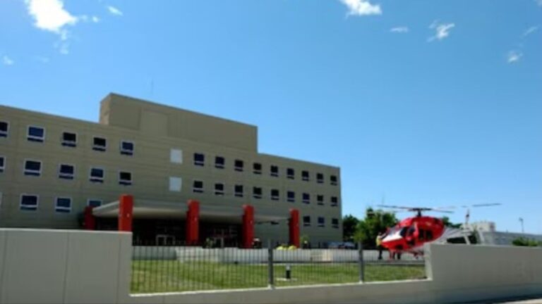 Niña sufre quemaduras graves en accidente escolar en San Juan durante un experimento