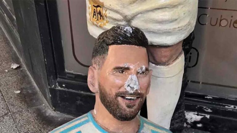 Vandalizan estatua de Messi en Mar del Plata en medio de la tensión con la AFA