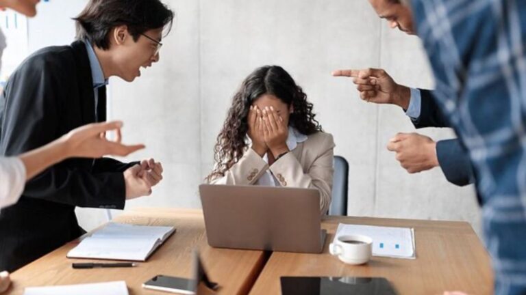 Una de cada cuatro líderes femeninas sufre acoso laboral