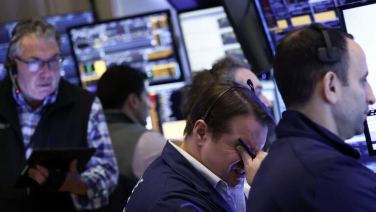 Wall Street: Caída de bonos y acciones, riesgo país supera 650 puntos