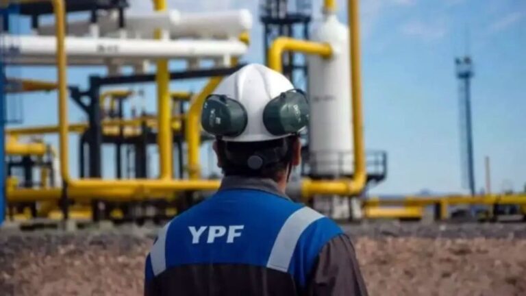 Récord en Vaca Muerta: YPF supera los 200,000 barriles diarios