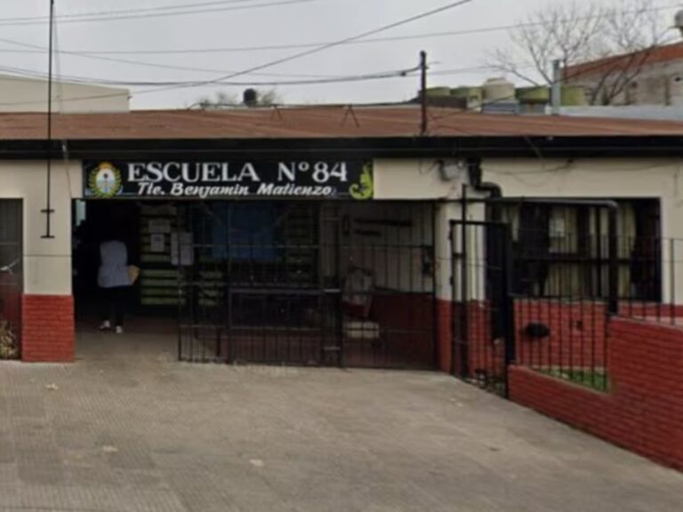 Maestra en riesgo de perder un ojo tras agresión de madre de alumno