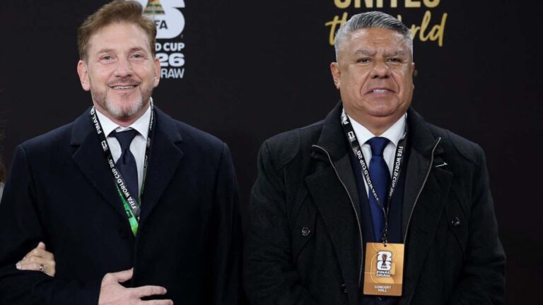 Milei intensifica la confrontación con Chiqui Tapia, quien regresa fortalecido de Washington