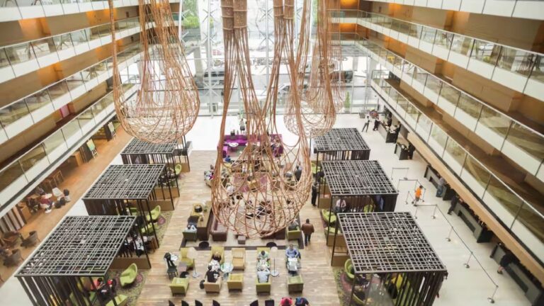 El Clave del Éxito Hotelero: Empleados Felices