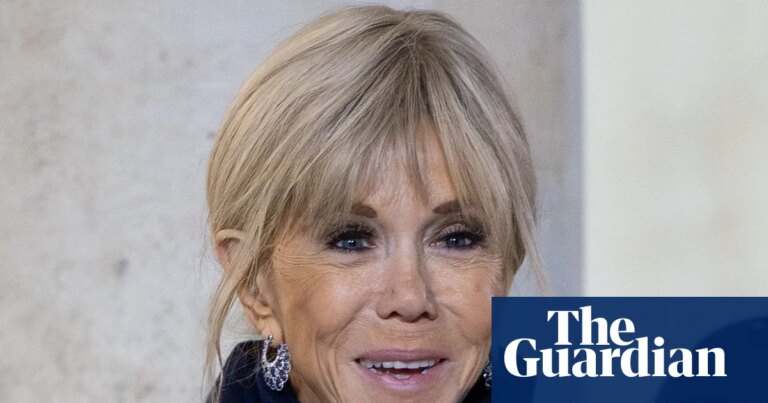 Brigitte Macron enfrenta críticas por usar un término sexista contra feministas