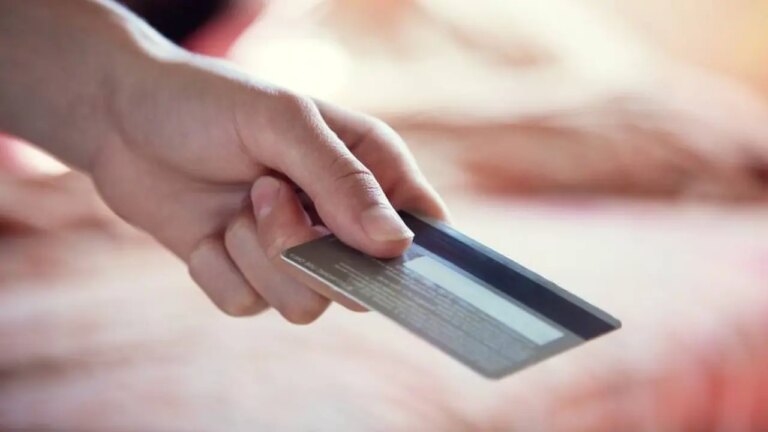 Un cliente obligado a pagar una millonaria deuda con tarjetas de crédito, según la Justicia