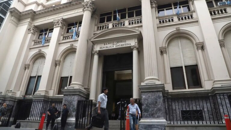 Analistas Prevén Inflación del 30,4%