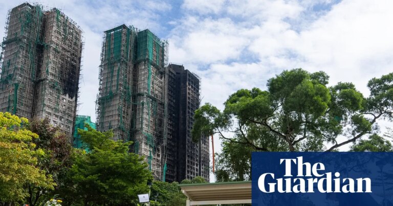 13 Arrestados en Hong Kong por Homicidio Culposo Tras Incendios en Departamentos