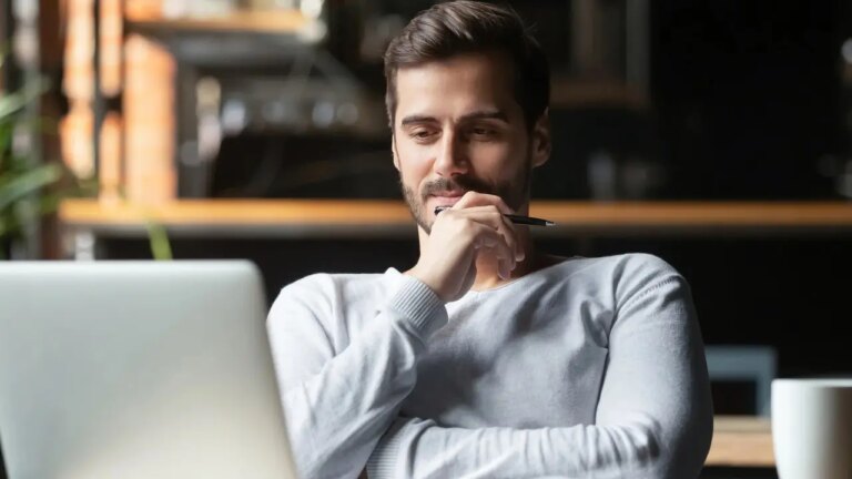Descubre el trabajo que desafía a ChatGPT y ofrece $4,000 al mes: ¡Cómo postularte en Argentina!