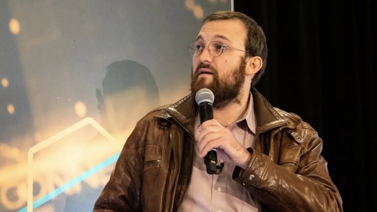 Hoskinson: Trump está politizando las criptomonedas