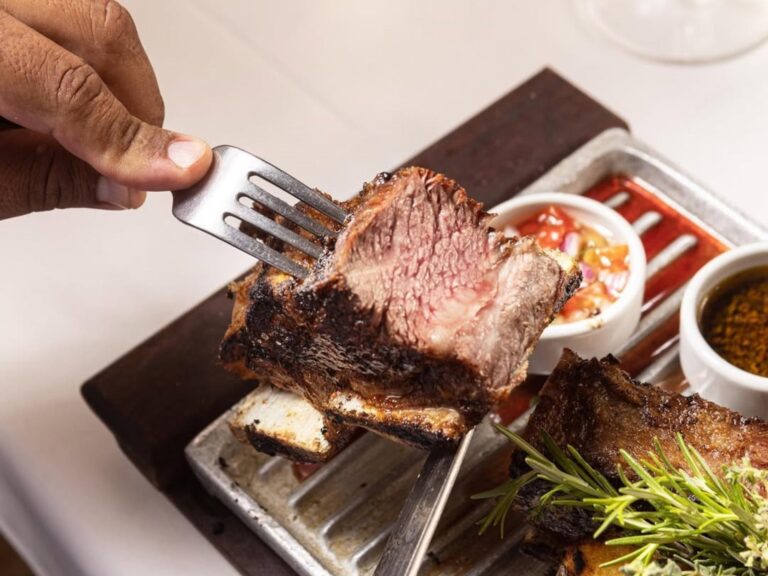 Delicias de Asado: Tira Jugosa y Entraña Irresistible