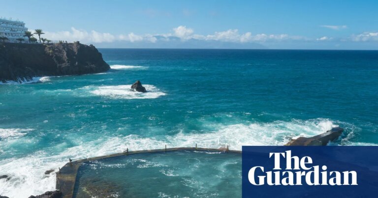 Oleada fatal en Tenerife: cuatro nadadores mueren tras ser arrastrados del mar