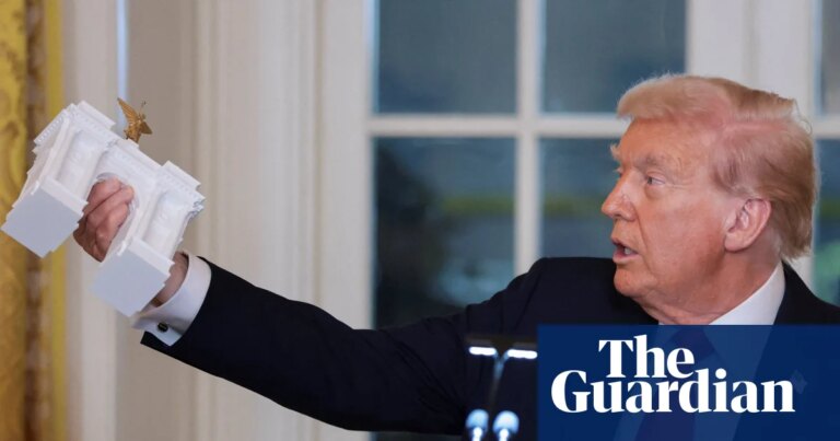 Trump destaca la construcción de un arco triunfal en DC como prioridad de su jefe de políticas internas.