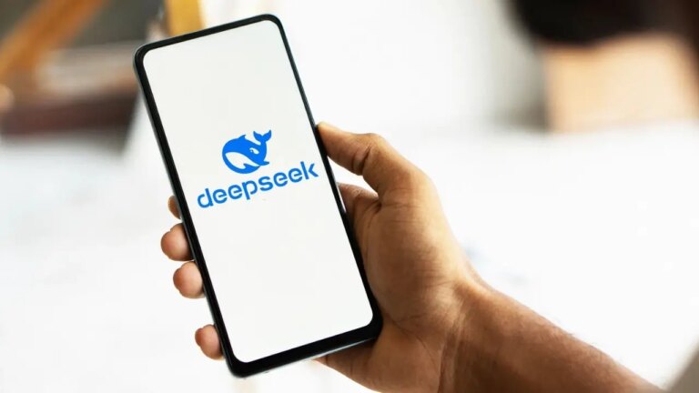 DeepSeek presenta una IA revolucionaria al estilo ChatGPT que reta a los grandes de la tecnología