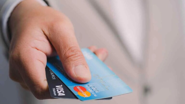 Visa y Mastercard introducirá pagos automáticos con IA: compran y pagan por ti