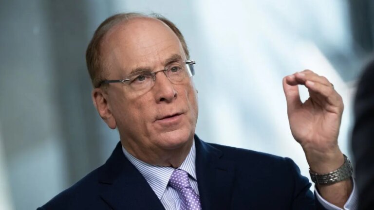 Fondos soberanos compran Bitcoin en su caída, revela CEO de BlackRock