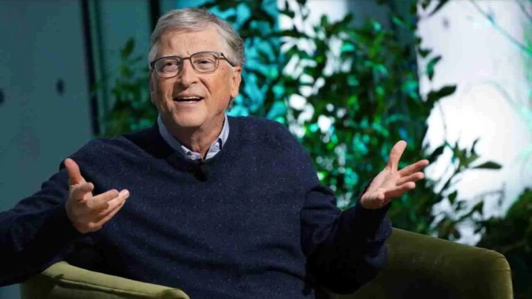 Bill Gates aconseja las carreras del futuro para evitar ser reemplazado por la IA