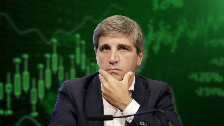 «¿Es mejor invertir en pesos o en dólares?»