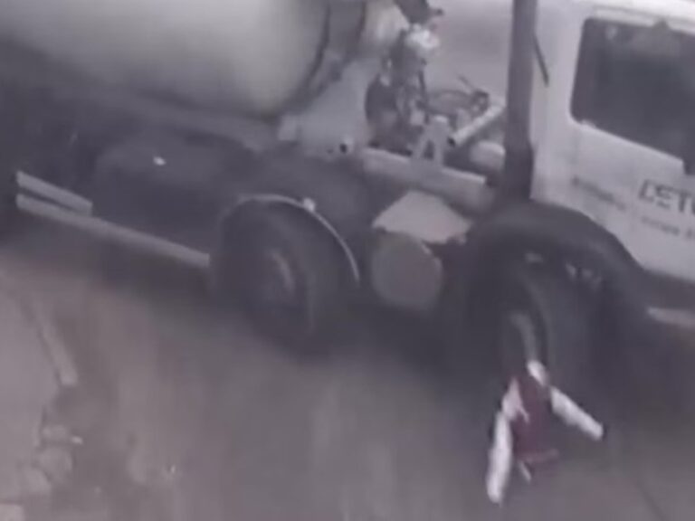 Impactante: Camión embiste a un joven en Tigre