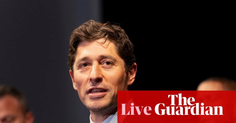 El alcalde de Minneapolis apoya a la comunidad somalí tras los comentarios xenófobos de Trump