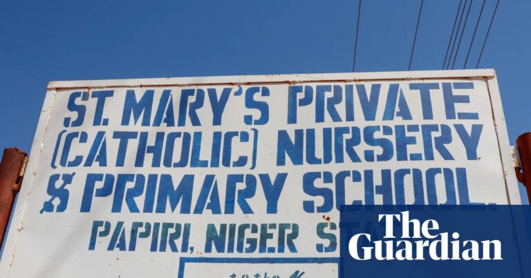 Nigeria: Liberan a 100 de 265 escolares secuestrados