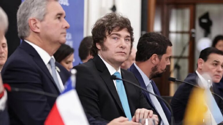 Milei desafía al Mercosur: demanda flexibilidad comercial y un rechazo a Maduro