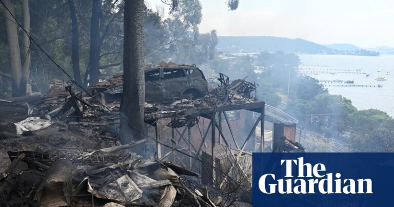 Incendios en NSW: Investigan si fuego que arrasó 16 casas fue provocado intencionalmente